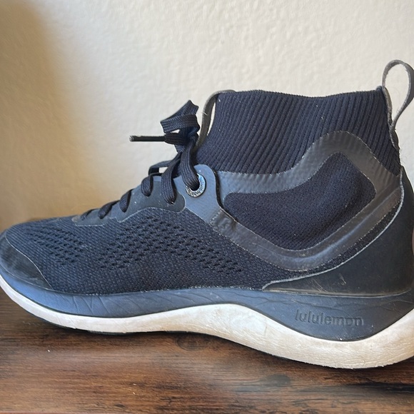 Lululemon Chargefeel Mid Womens Workout Shoe
Black / Anchor / White Size 7 - Picture 8 of 13